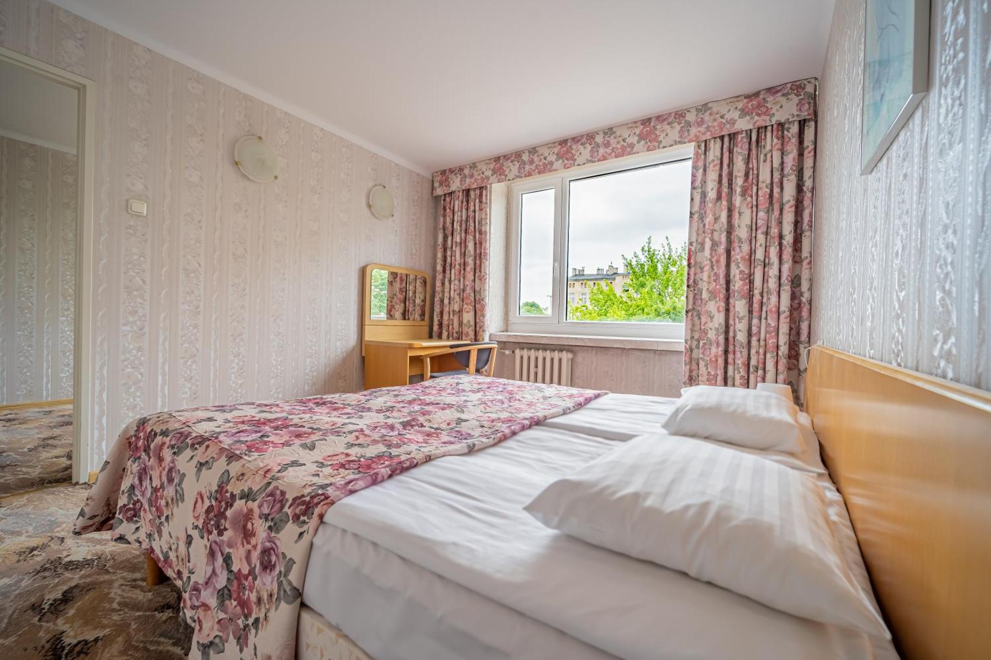 Hotel Mazowiecki Lodz Екстер'єр фото